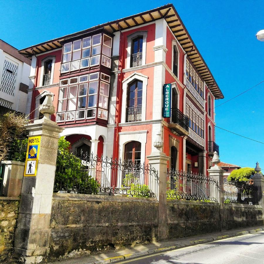 Albergue La Casona Del Peregrino Llanes Exterior photo
